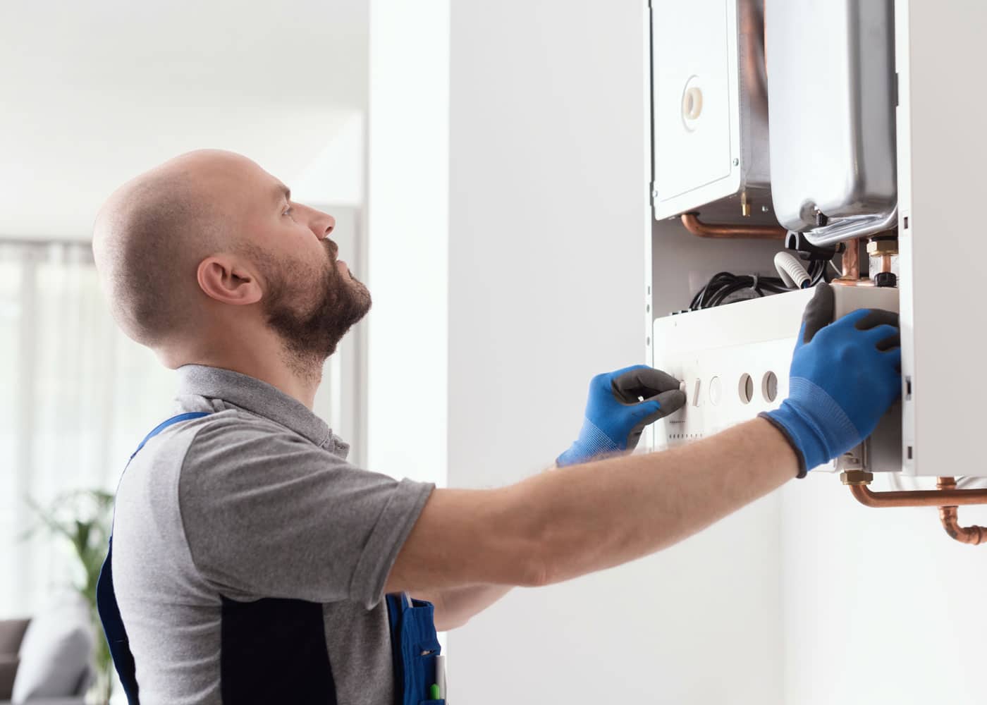 Manutenzione Termoidraulica completa: caldaie, pompe di calore, impianti idrici. Efficienza e affidabilità per ogni sistema.